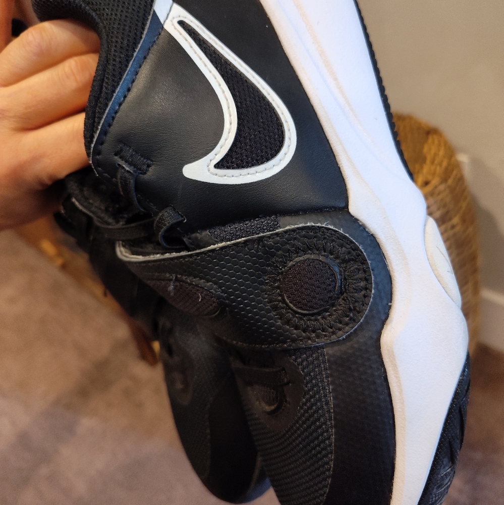 Big Kids / Boys Nike Team Hustle D 11 Hook N Loop Basketball Shoes - Picture 8 of 12